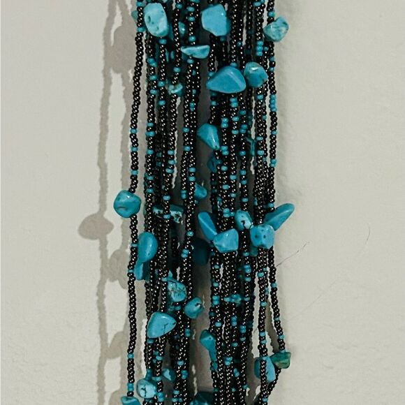 Multi-Strand faux Turquoise beaded necklace w/magnetic clasp - Picture 4 of 7